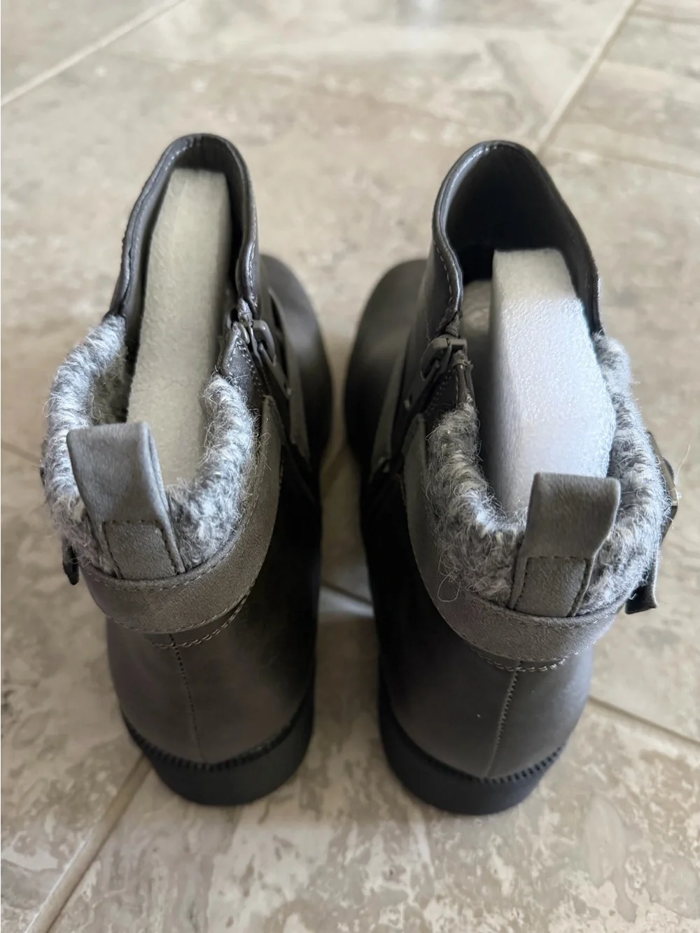 Easy Street Kourt Slip Resistant Ankle Boots in Grey, Size 11 W, NEW in Box